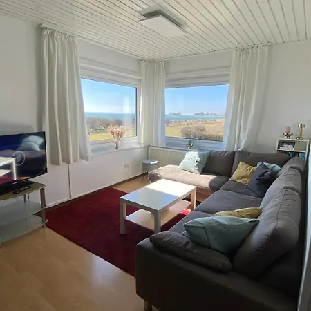 דירה House With Sea View & Garden *