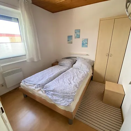 House With Sea View & Garden דירה *