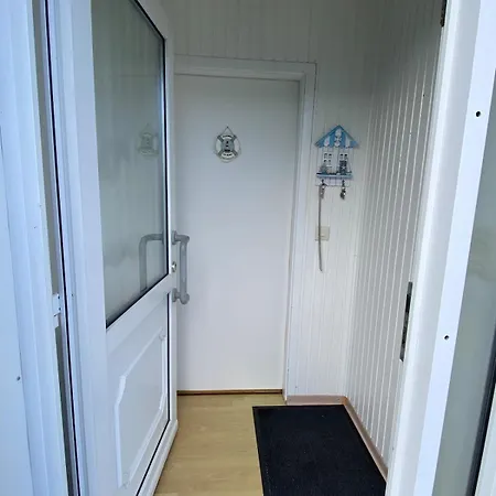 House With Sea View & Garden דירה